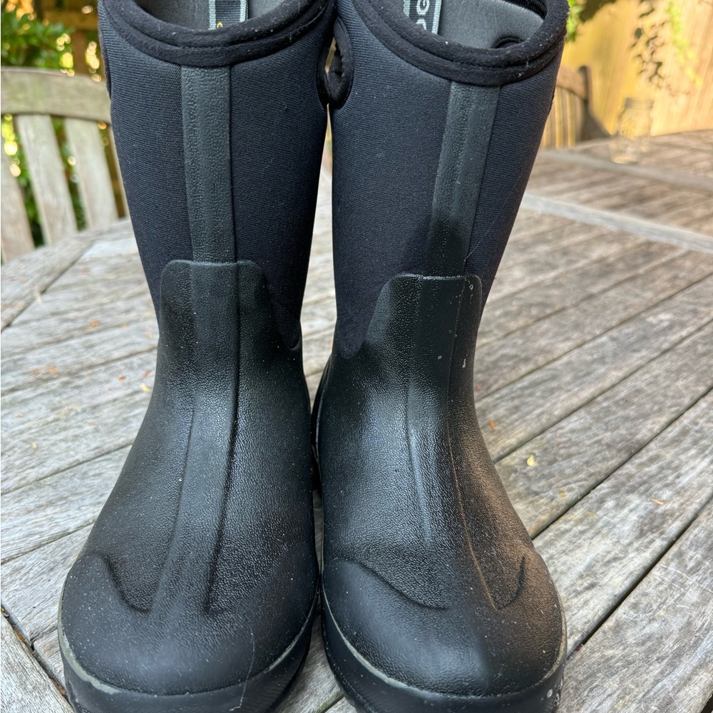 Bogs waterproof boots kids size 4